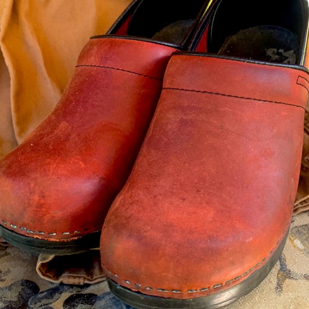 Narrow fit, size 8 DANSKO maroon leather clogs. Purchased in 2014. Worn twice.